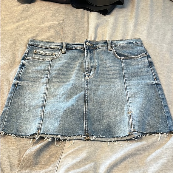 Kensie Dresses & Skirts - Kensie vintage Luxe Denim Mini Skirt size 10/30. The high rise skirt.